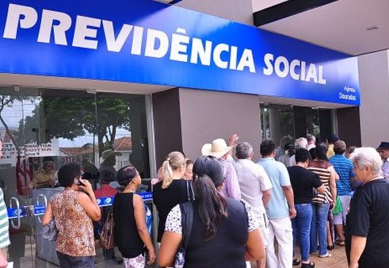 Falta de recursos deixa atendimento do INSS à beira do colapso Hora