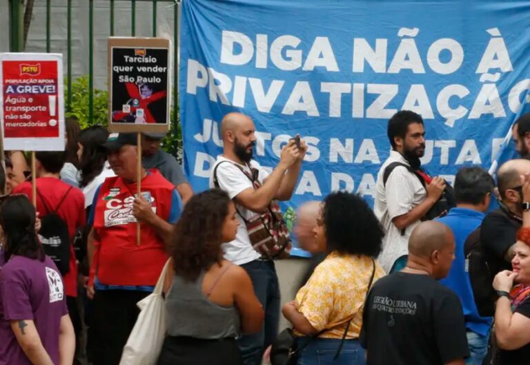 Trabalhadores em greve denunciam plano de desmonte dos serviços