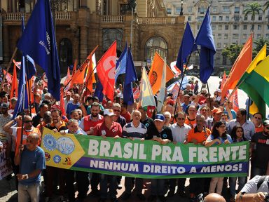 Metalúrgicos param fábricas do país contra a lei da escravidão