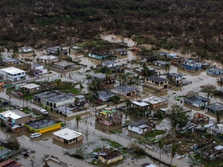 Casa Branca a Porto Rico devastada  pelo furacão: “paguem os bancos”