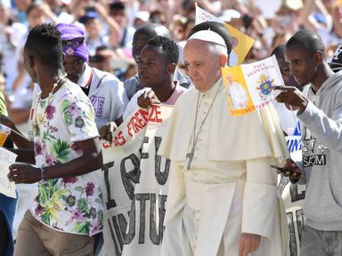 Papa lança campanha em defesa dos refugiados e dos imigrantes