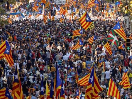 450 mil repelem nas ruas de Barcelona investida de Rajoy contra a Catalunha
