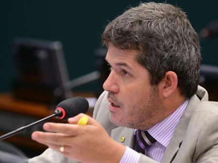 Delegado Waldir acusa Temer de trocar votos por ambulâncias durante a votação na CCJ