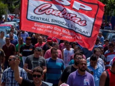 GM: Metalúrgicos de S. J dos Campos rejeitam acordo sem aumento real e que corta direitos