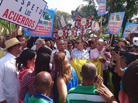 Médicos da República Dominicana exigem do governo fim do arrocho e cumprimento do acordo