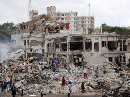 Na Somália destruída pelos EUA, atentados com carros-bomba matam mais de 300 civis