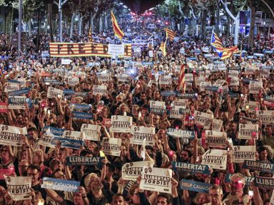 200 mil tomam as ruas de Barcelona contra  prisão de líderes separatistas da Catalunha