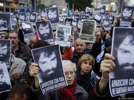 Argentinos voltam a ocupar ruas do país para repudiar o sumiço de Maldonado