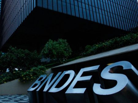 Desembolso do BNDES para indústria cai 49%