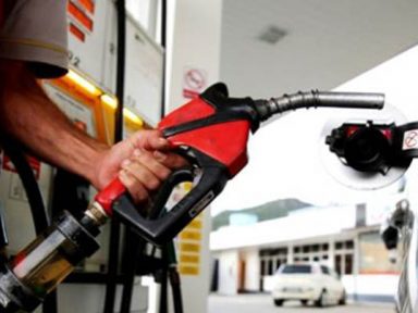 Gasolina aumenta pela terceira vez em uma semana