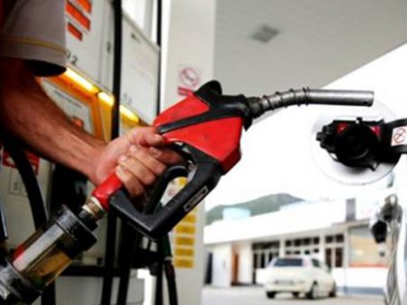 Gasolina aumenta pela terceira vez em uma semana