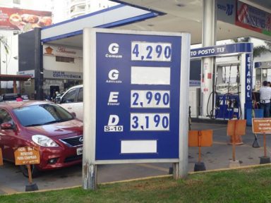 Gasolina sobe de novo e ultrapassa 4 reais