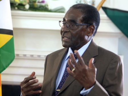 Zimbábue: após longa resistência ao atraso presidente Mugabe renuncia