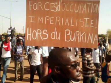 Burkina Faso repudia Macron e exige “fim da exploração da África”