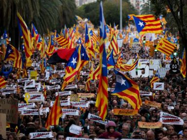 750 mil ocupam as ruas de Barcelona  por “liberdade para os presos políticos”