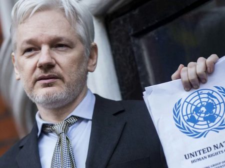 “Se a CIA investigasse mais os terroristas em vez de treiná-los, teríamos menos ataques”, diz Assange