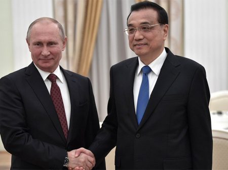 Putin reúne-se em Moscou o premiê chinês Li Keqiang