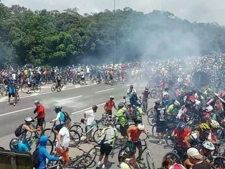 Governo de SP joga tropa de choque contra 4 mil ciclistas