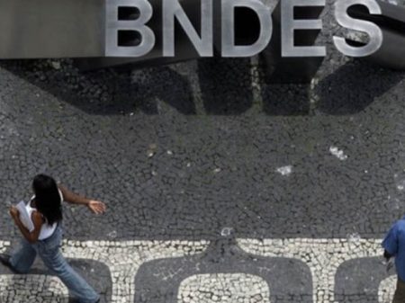 Investimentos do BNDES desabam 20% no ano