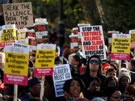 Londres: manifestantes exigem o fim da escravidão na Líbia