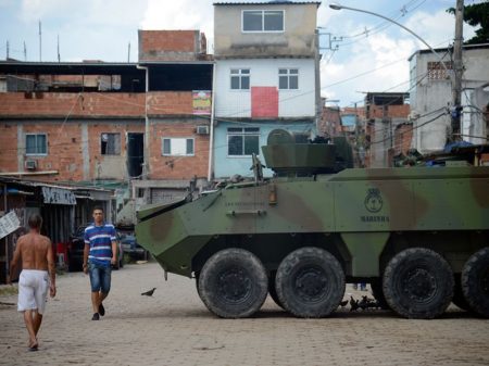 Temer quer suspender a Constituição Federal somente para favelas