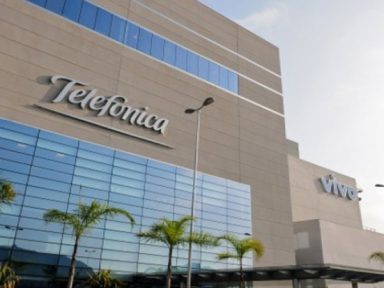 Telefónica cara e lerda lucra R$ 4,6 bi em 2017