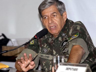 Para general Heleno, corrupção que começa no presidente é péssimo exemplo para polícia