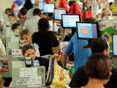 Após mudanças na CLT, supermercados dão calote em direitos