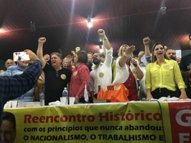 Garotinho e Brizola Neto se unem em ato político no Clube Municipal, no Rio