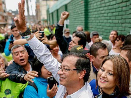 Retrocesso de Uribe e avanço da oposição dão alento ao Acordo de Paz na Colômbia