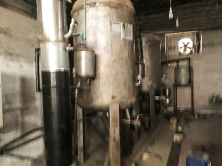 Exército sírio expõe fábrica de armas químicas de terroristas