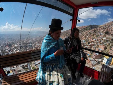 Evo inaugura nova linha do teleférico de La Paz
