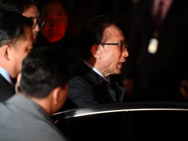 Tribunal de Seul decreta  prisão do ex-presidente Lee Myung Bak