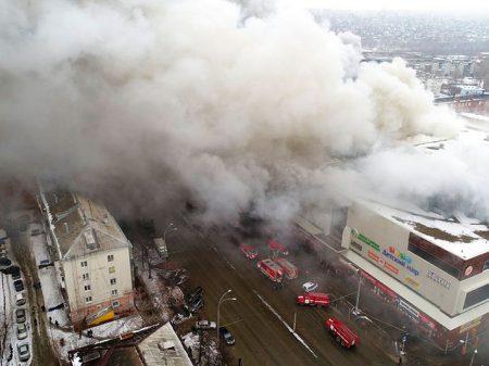 Rússia: incêndio num shopping em Kemerovo deixa 64 mortos