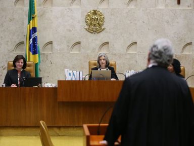 STF suspende sessão e adia prisão de Lula até o dia 4 de abril