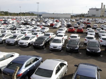 Produção de veículos cai 2,1% em fevereiro