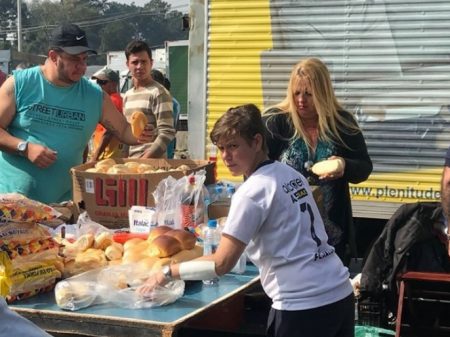 População doa alimentos para os caminhoneiros