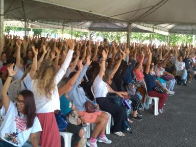 Servidores de Florianópolis mantêm greve após chantagem de prefeito em rede de TV