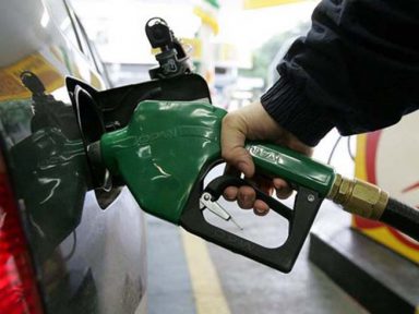 Gasolina volta a subir e acumula alta de 21,3%