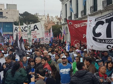 Argentinos dão início à Marcha por Pão e Trabalho contra arrocho imposto por Macri