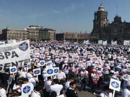 1º de Maio no México: trabalhadores ocupam o centro da cidade por salários e direitos