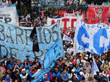 Trabalhadores saíram às ruas de Buenos Aires para dizer basta ao arrocho de Macri