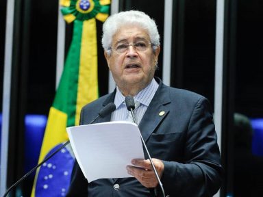 Requião anuncia que vai disputar com Meirelles a indicação do PMDB a presidente