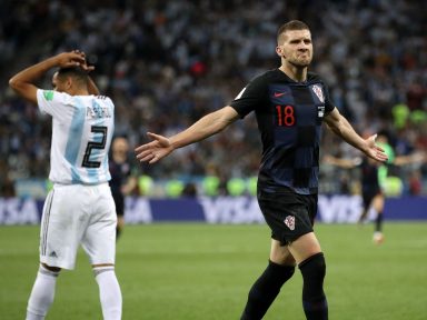 Argentina leva goleada e está por um fio da eliminação