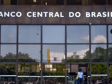 Focus: previsão para o PIB continua caindo