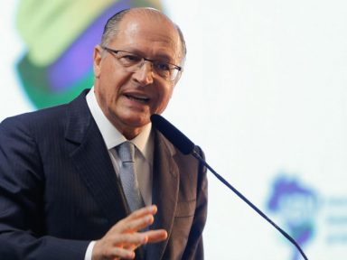 Alckmin se irrita com líderes do PSDB e pergunta se querem outro candidato