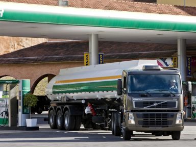 Redução de R$ 0,46 no diesel não chega nas bombas um mês após fim da greve