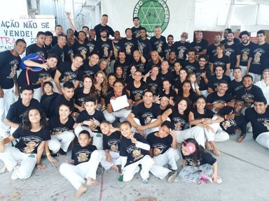 Projeto Capoeira na UMES reúne alunos e mestres no sexto Batizado e Graduação