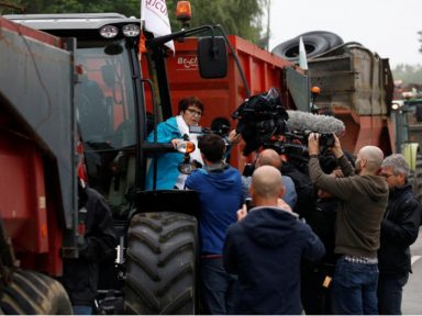 França: agricultores bloqueiam entrada de refinarias da Total contra importação de oleo vegetal