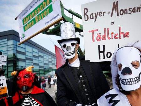 EUA e UE autorizam a “fusão do inferno” Bayer-Monsanto